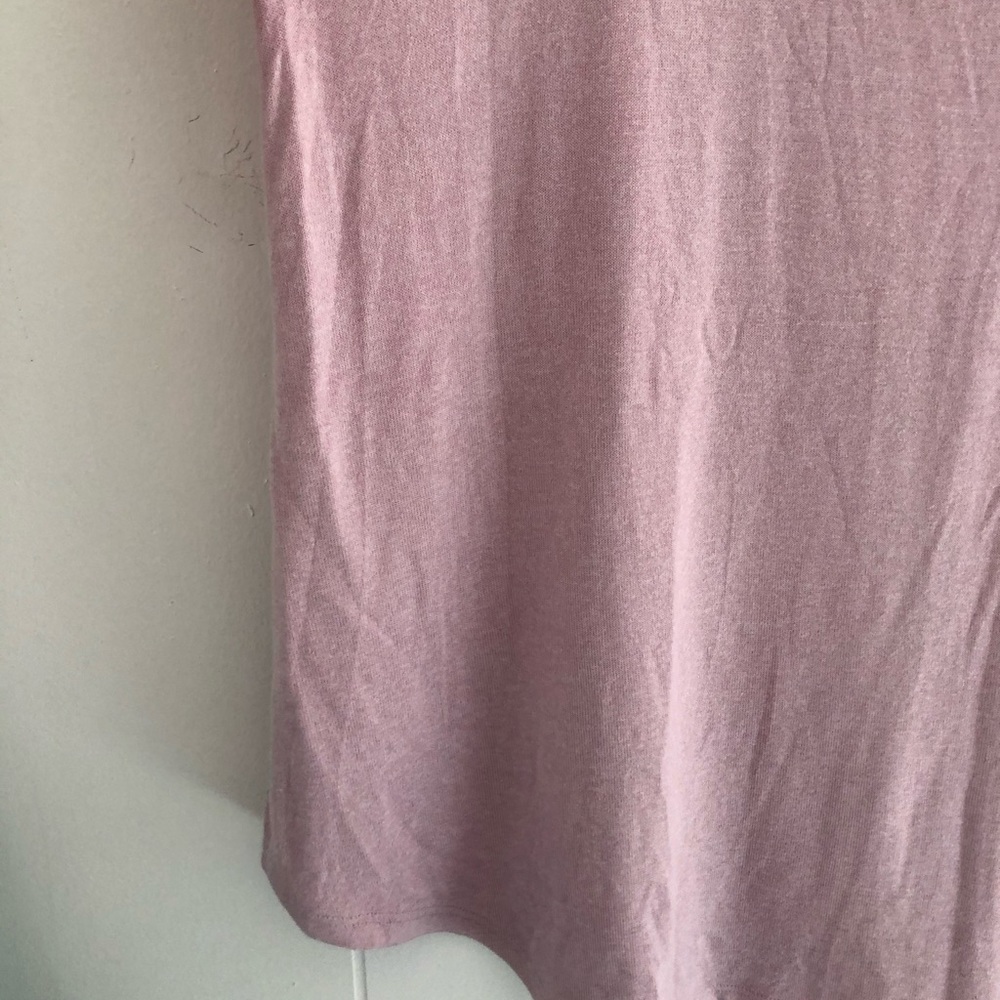 🌷Pink Top - Picture 2 of 4